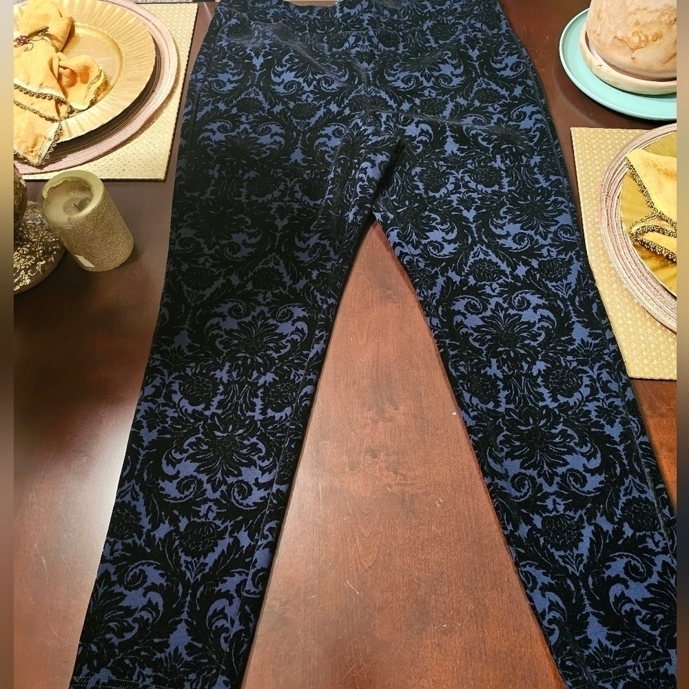 Roz & Ali Women's Blue Velvet Paisley Print Stretch Skinny Pants, Sz 1X